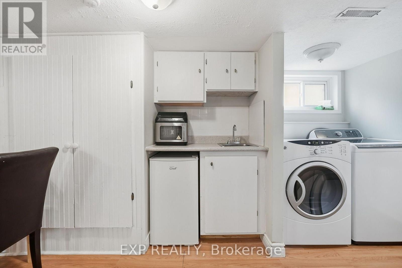 312 Walnut Street W Property Photo 34