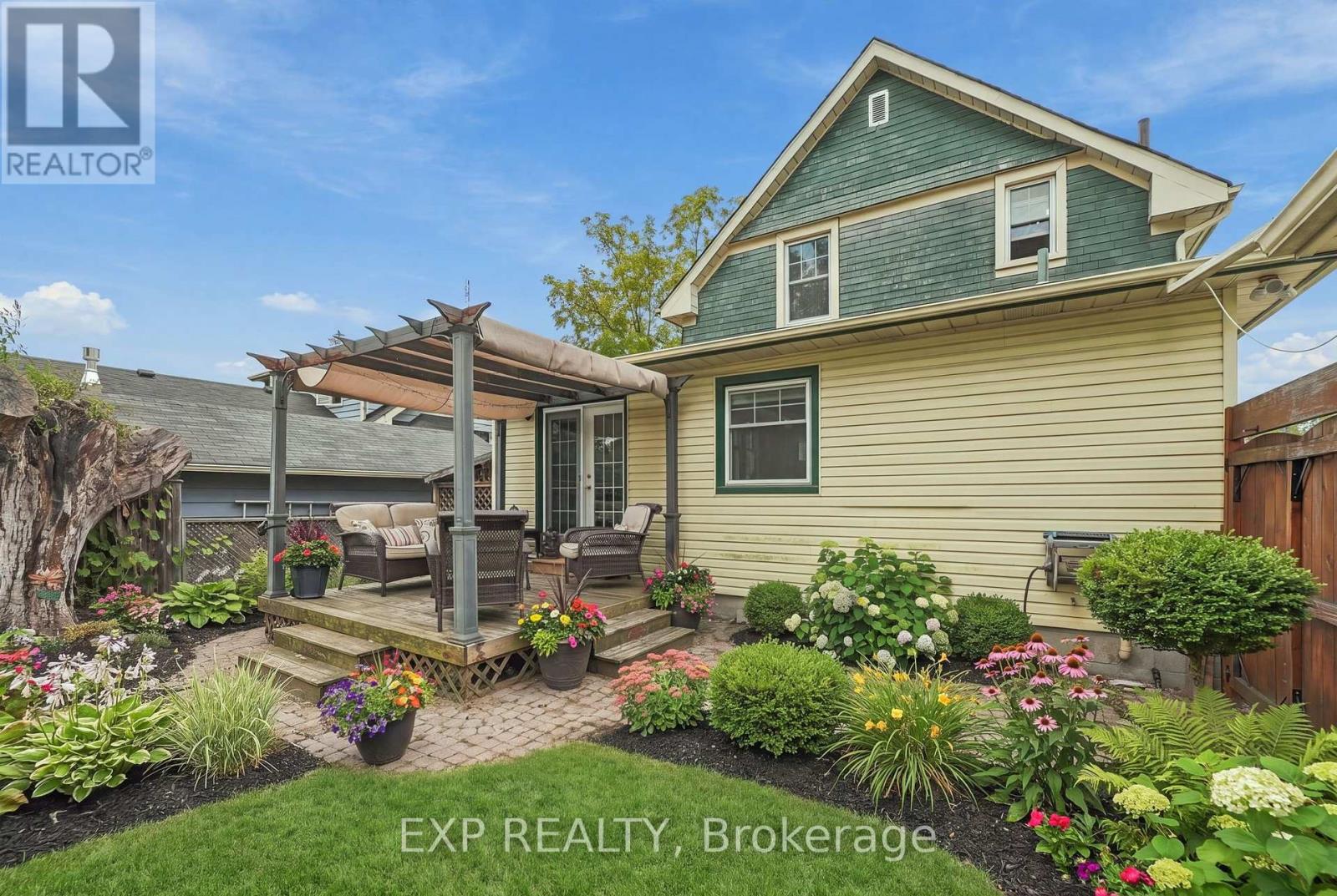 312 Walnut Street W Property Photo 37