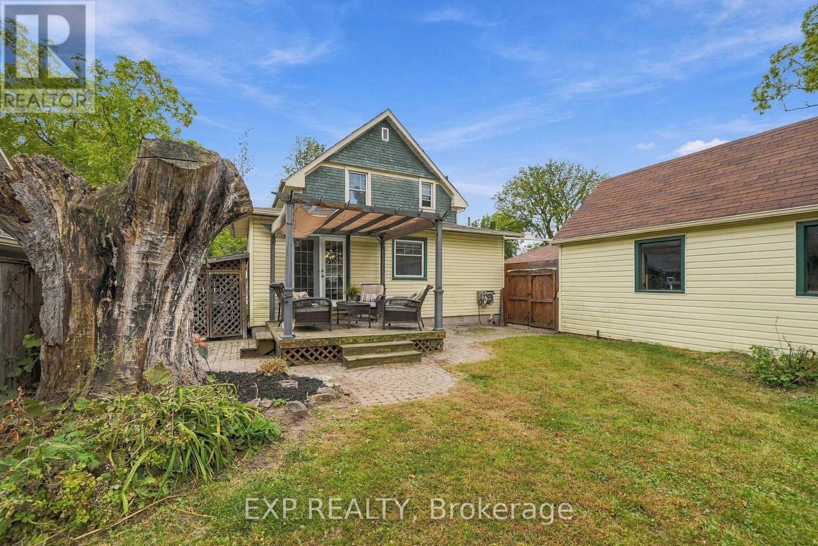 312 Walnut Street W Property Photo 39