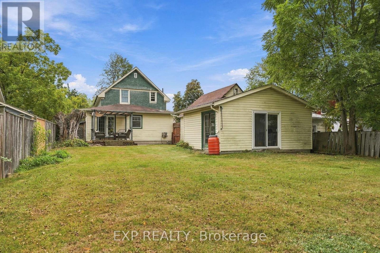 312 Walnut Street W Property Photo 41