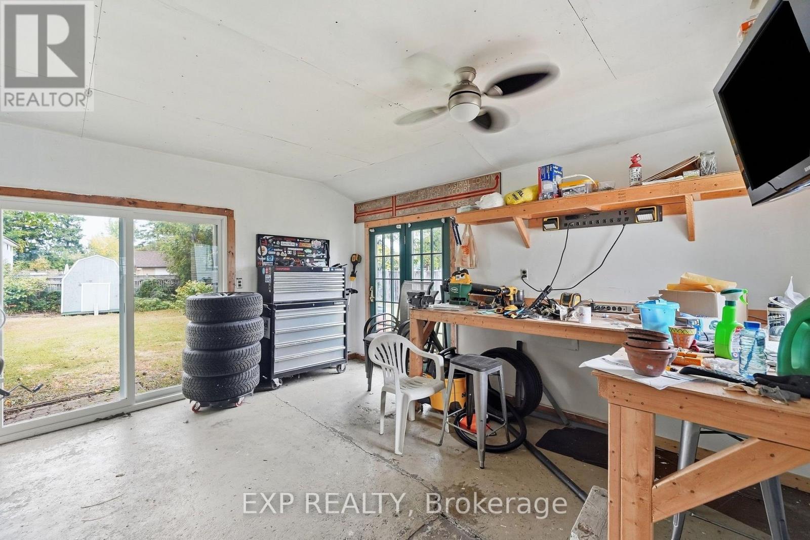 312 Walnut Street W Property Photo 42