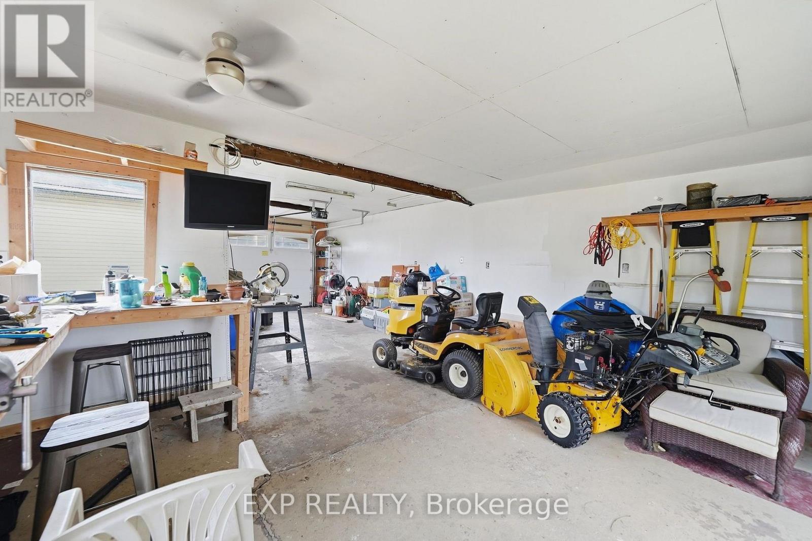 312 Walnut Street W Property Photo 43
