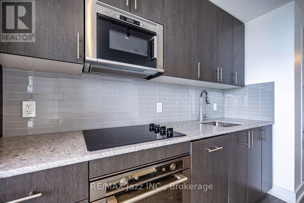 2001 - 2550 Simcoe Street N Property Photo 10