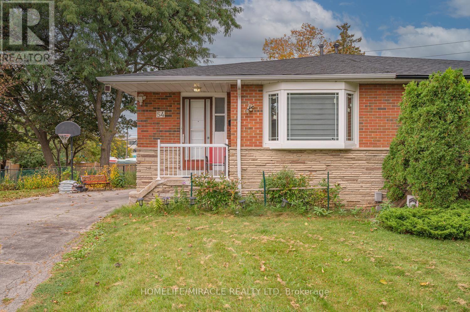 54 Sunderland Crescent Property Photo 1