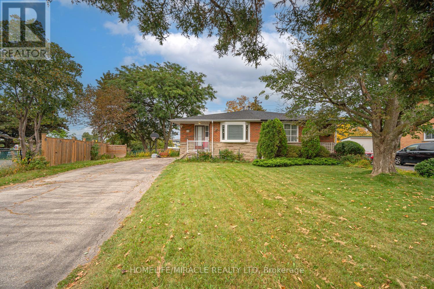 54 Sunderland Crescent Property Photo 5