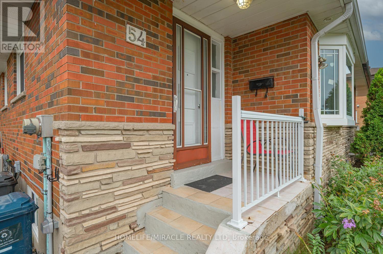 54 Sunderland Crescent Property Photo 7