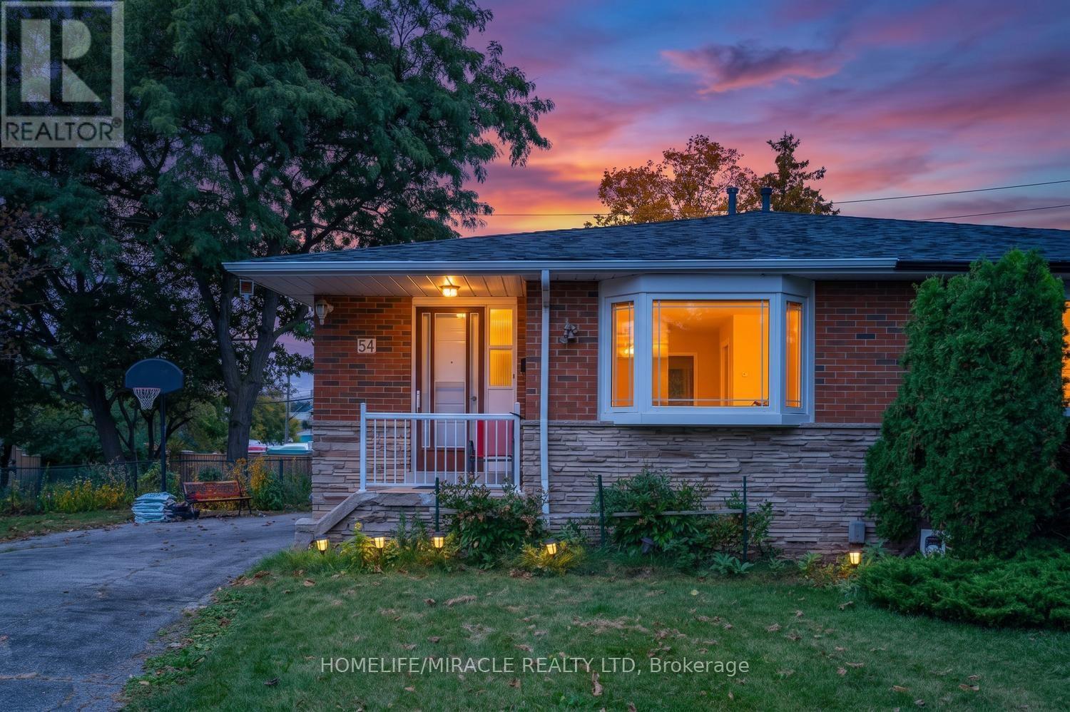 54 Sunderland Crescent Property Photo 8