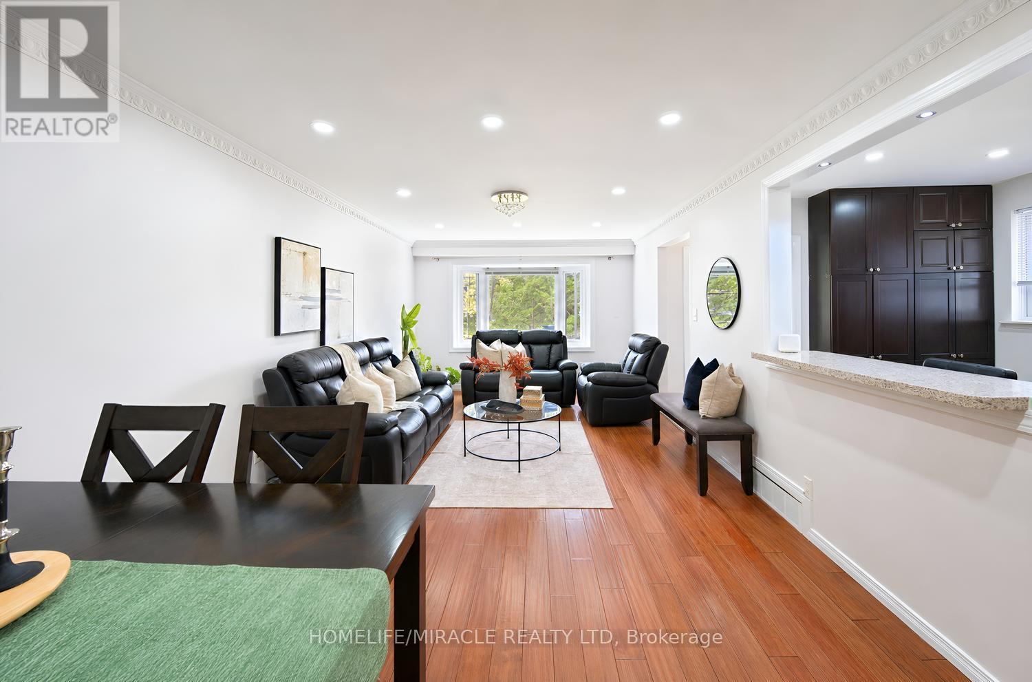 54 Sunderland Crescent Property Photo 11