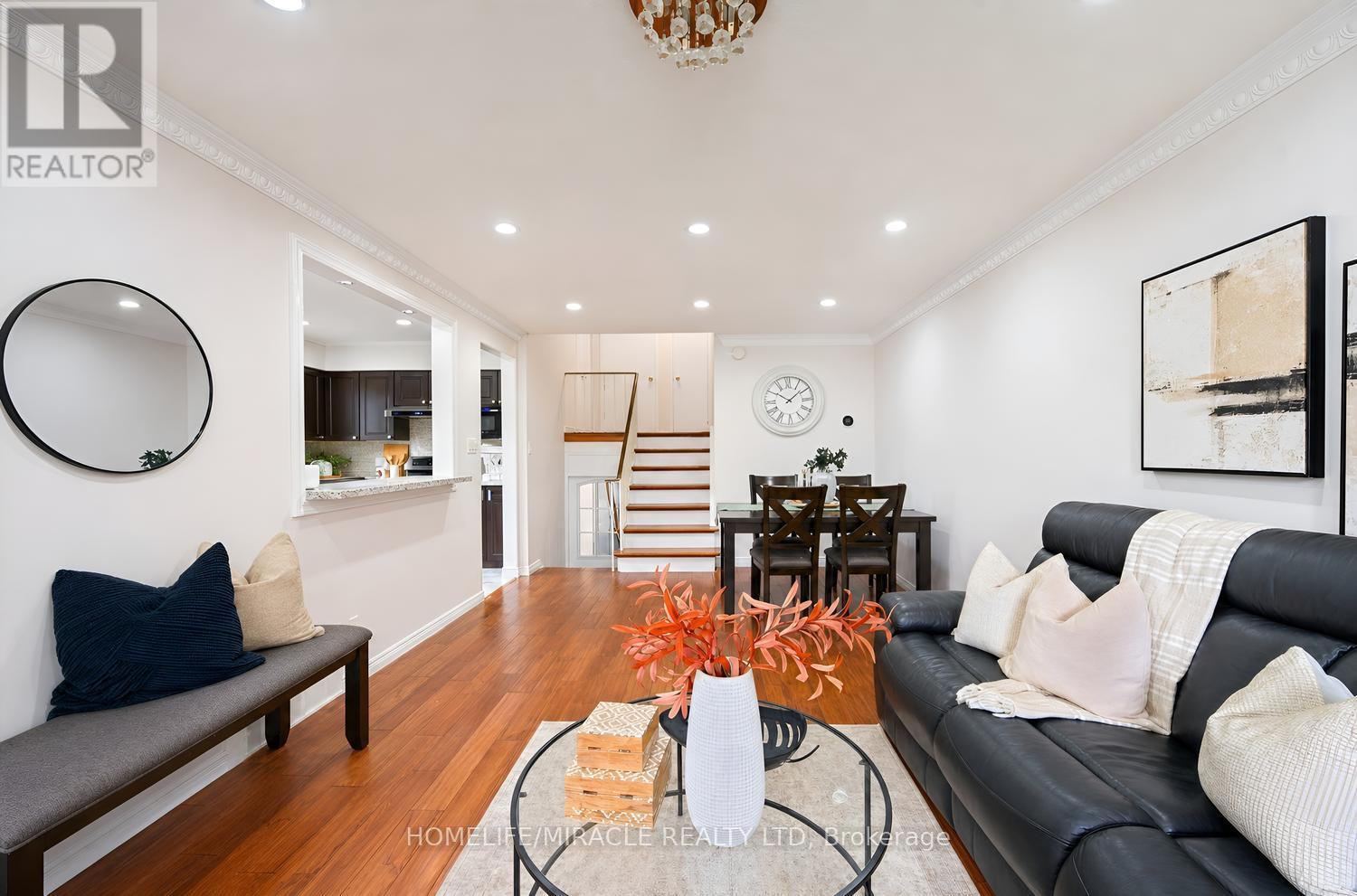 54 Sunderland Crescent Property Photo 13