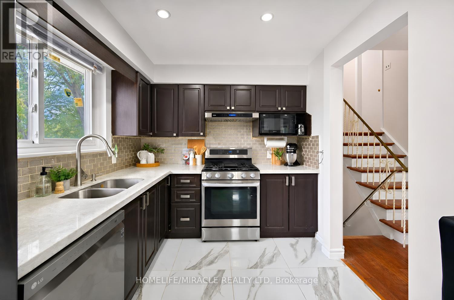 54 Sunderland Crescent Property Photo 17