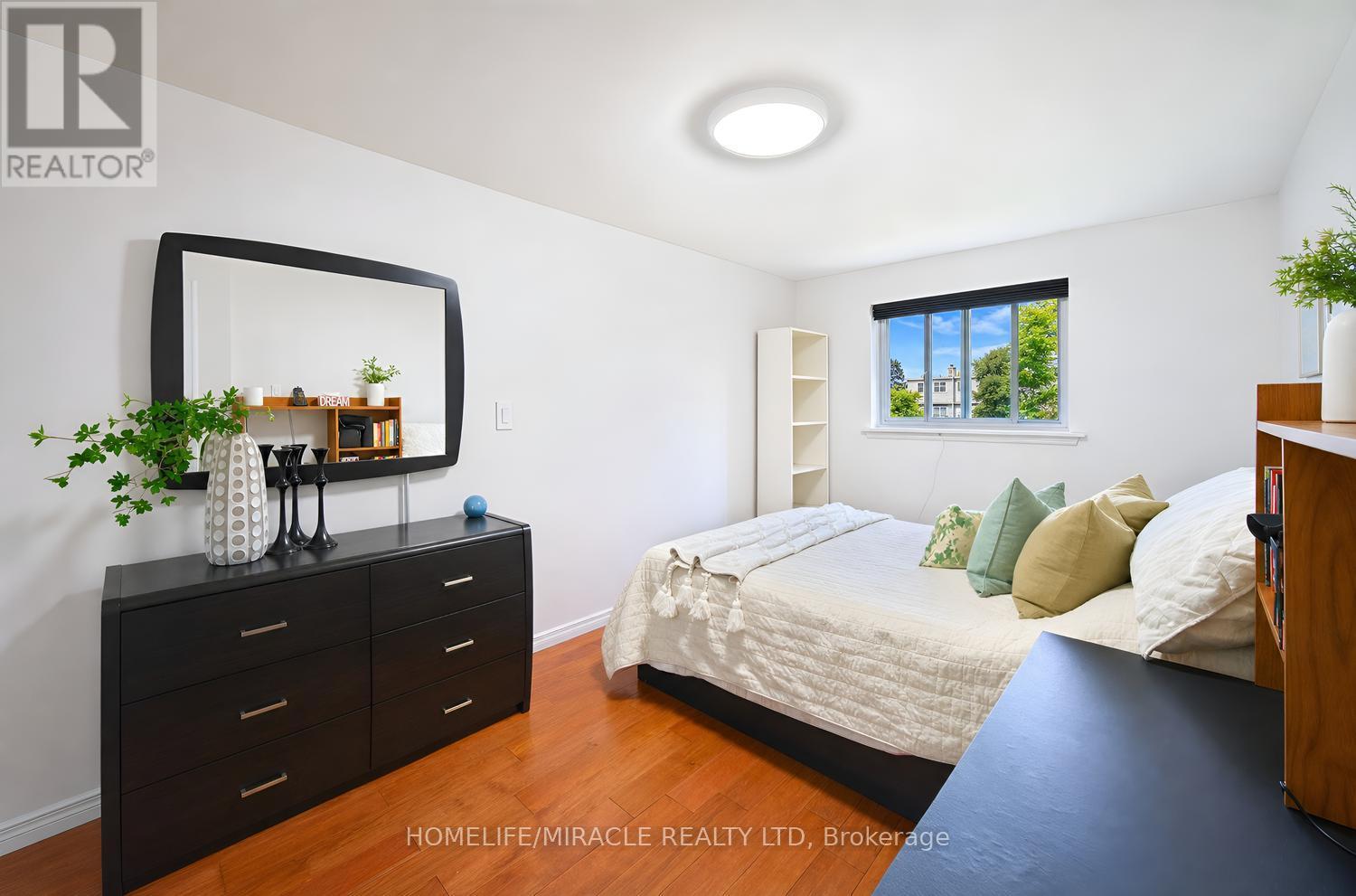 54 Sunderland Crescent Property Photo 24
