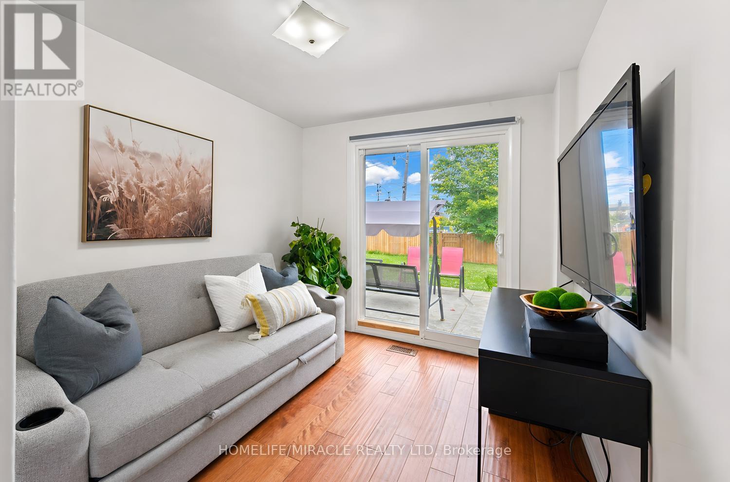 54 Sunderland Crescent Property Photo 33