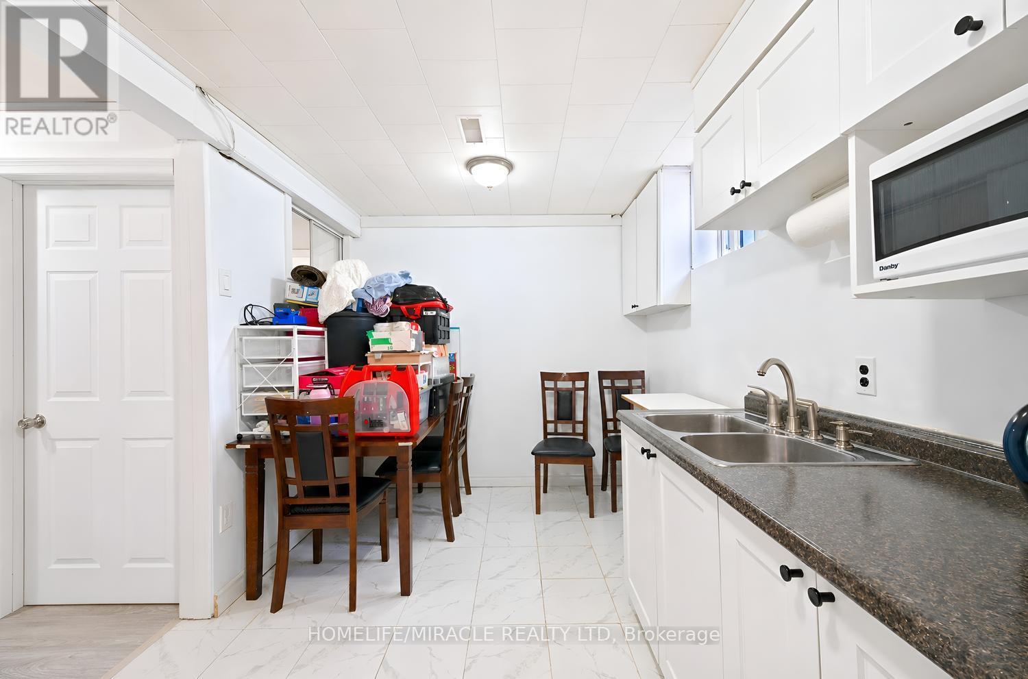 54 Sunderland Crescent Property Photo 39