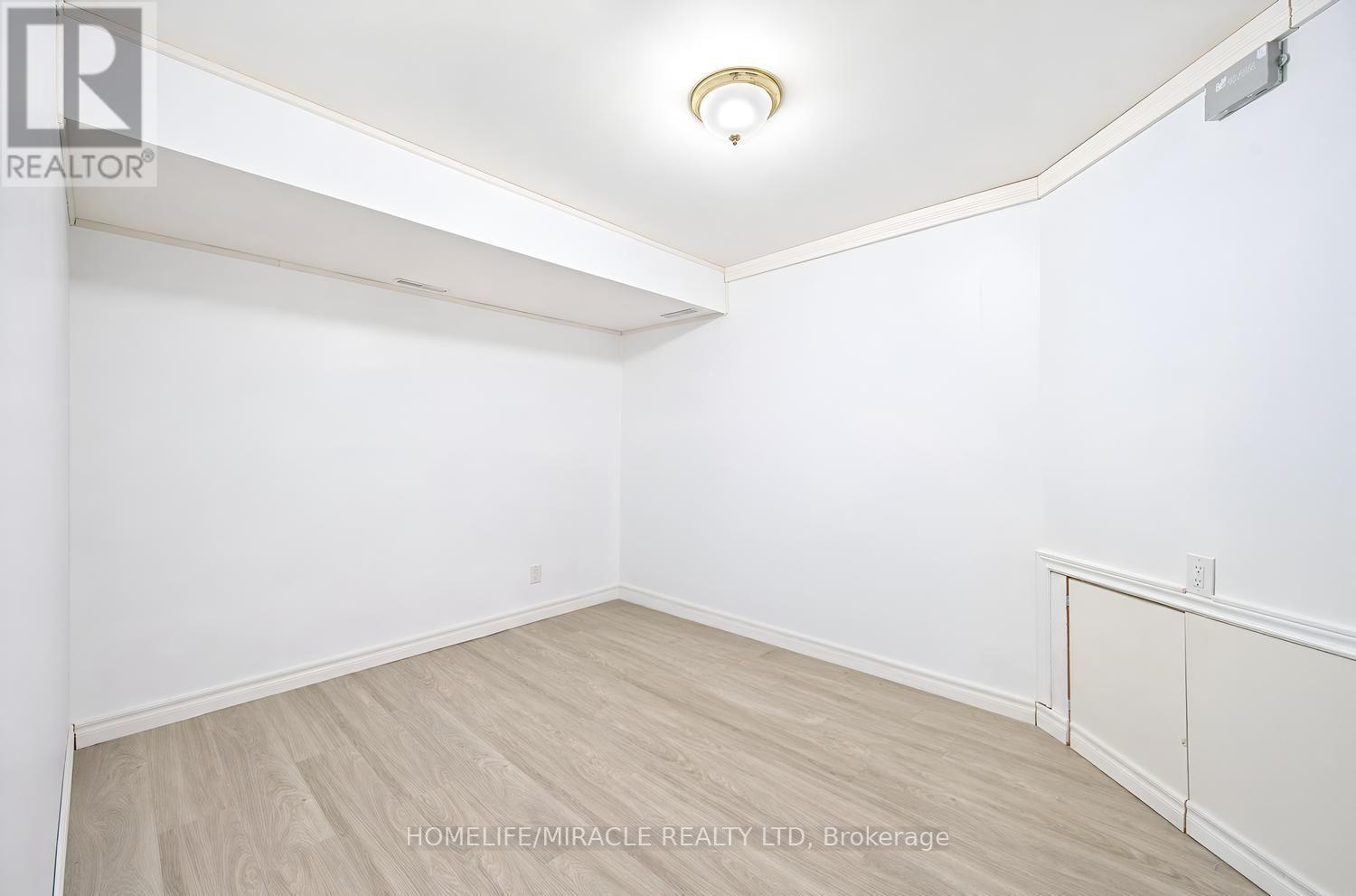 54 Sunderland Crescent Property Photo 41