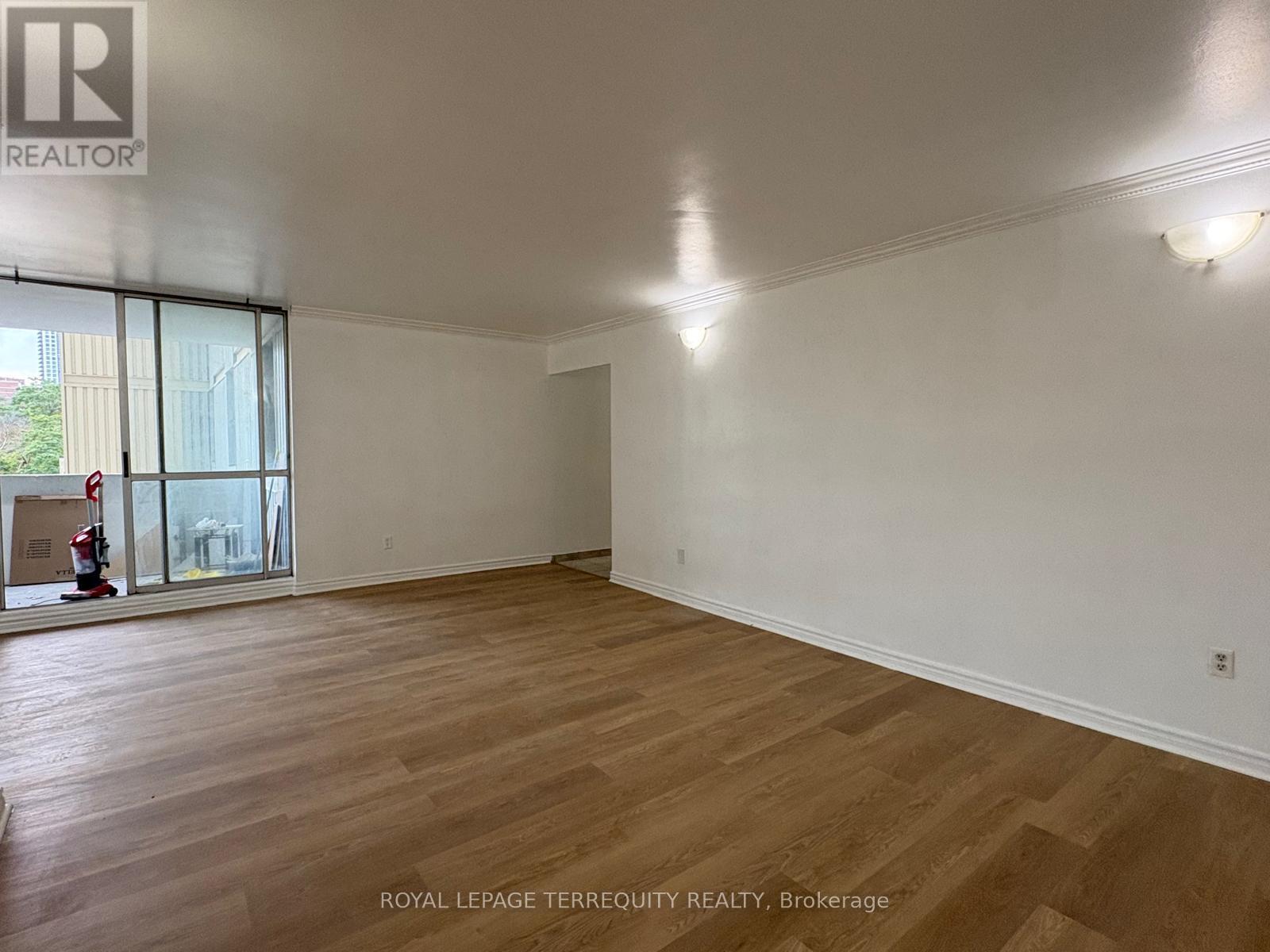 309 - 1 Massey Square Property Photo 8