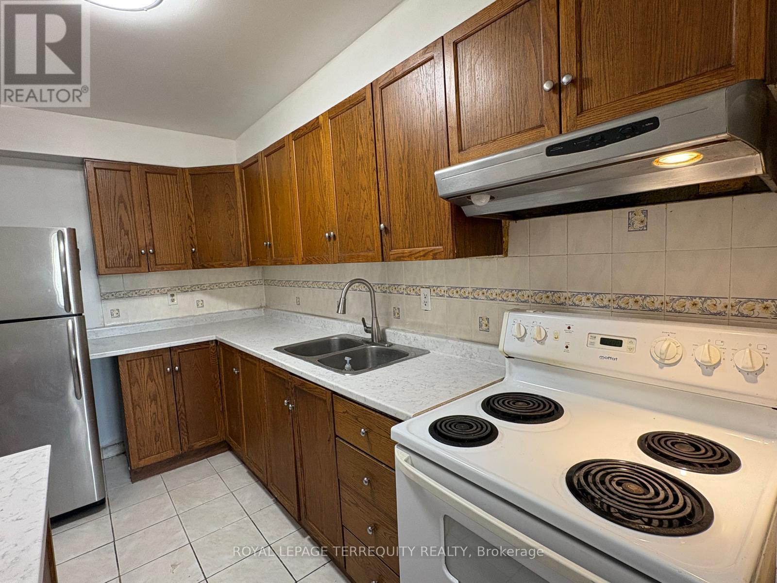 309 - 1 Massey Square Property Photo 14