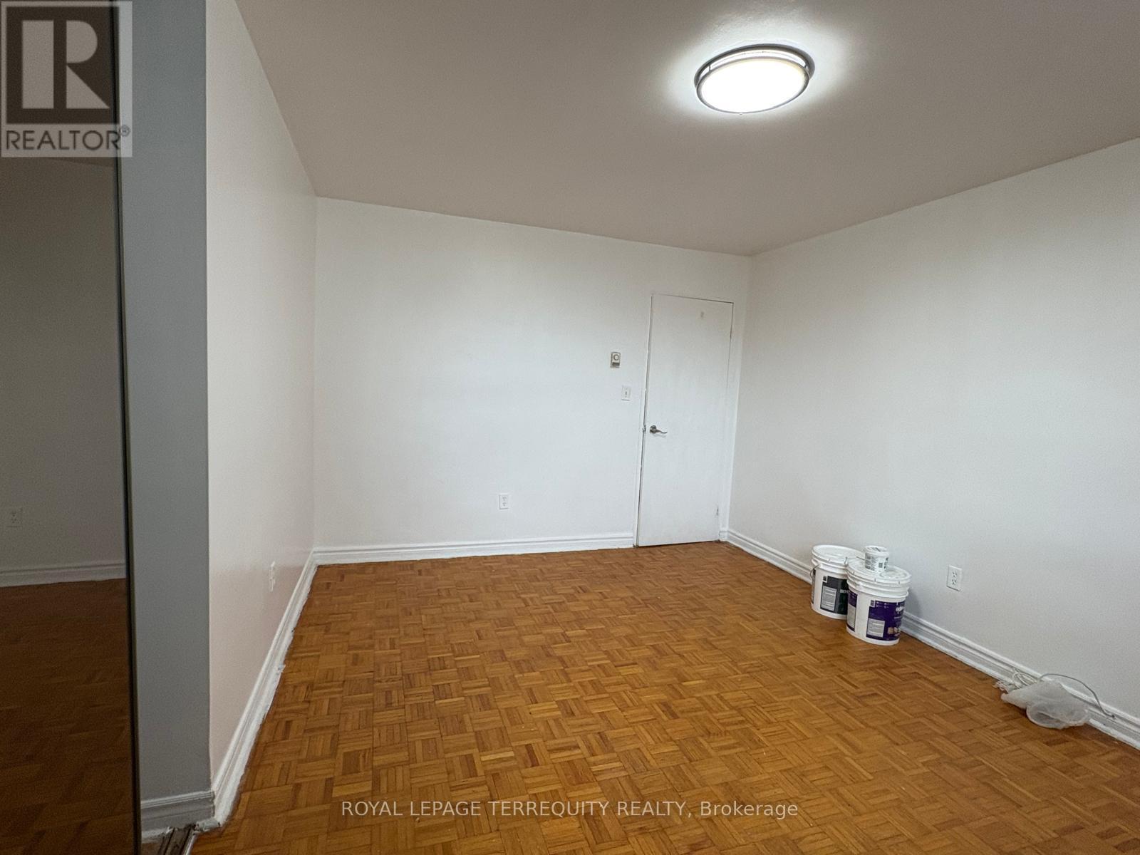 309 - 1 Massey Square Property Photo 23