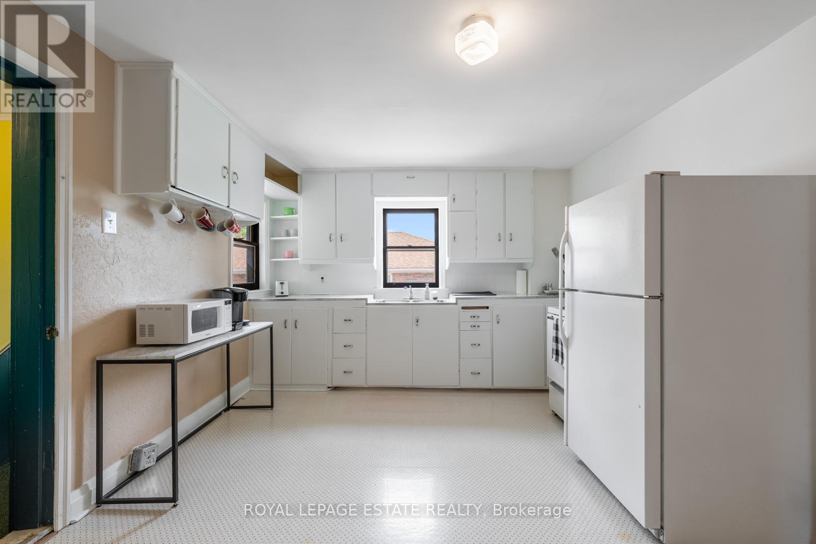 601 Pharmacy Avenue Property Photo 8