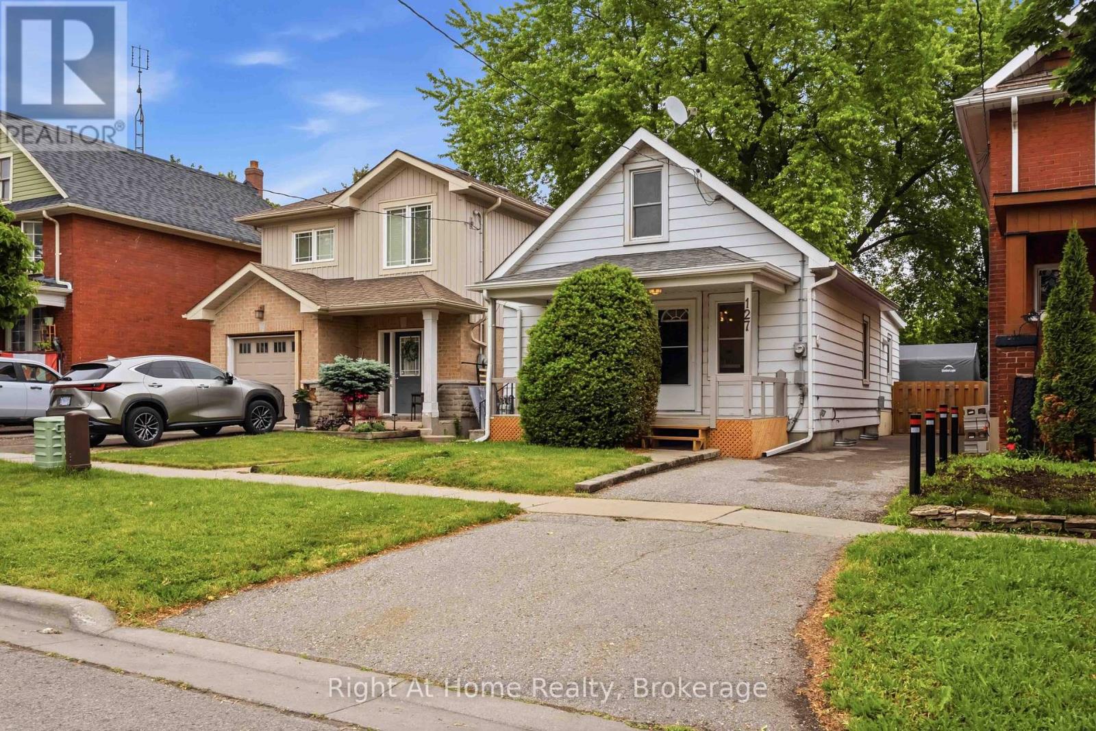 127 MONTRAVE AVENUE Property Photo 1