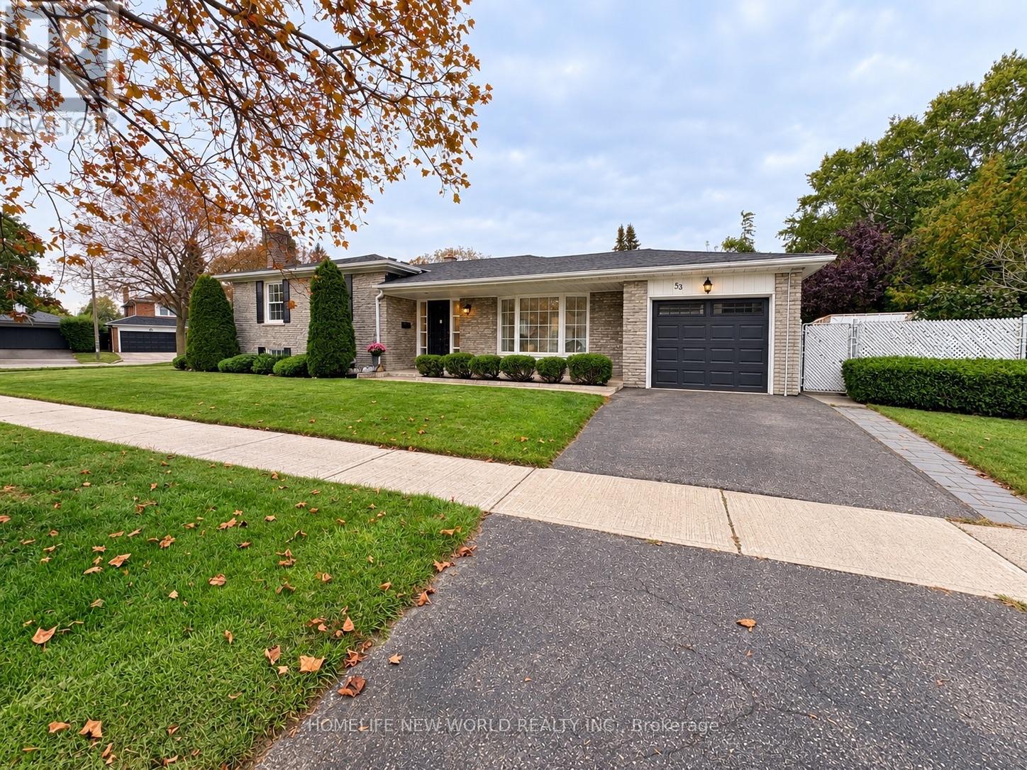 53 Pebblehill Square Property Photo 1