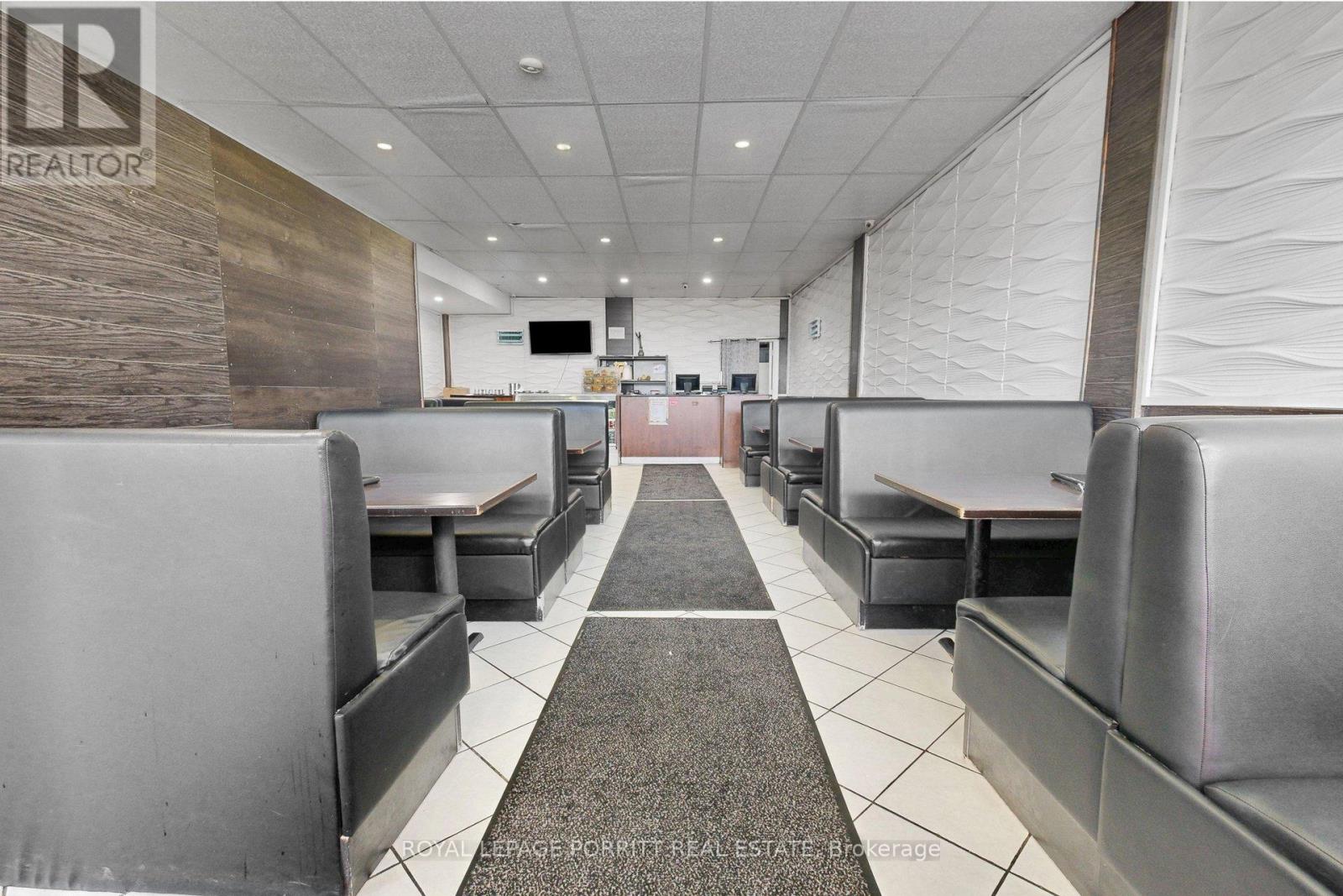 2633 Eglinton Avenue E Property Photo 4