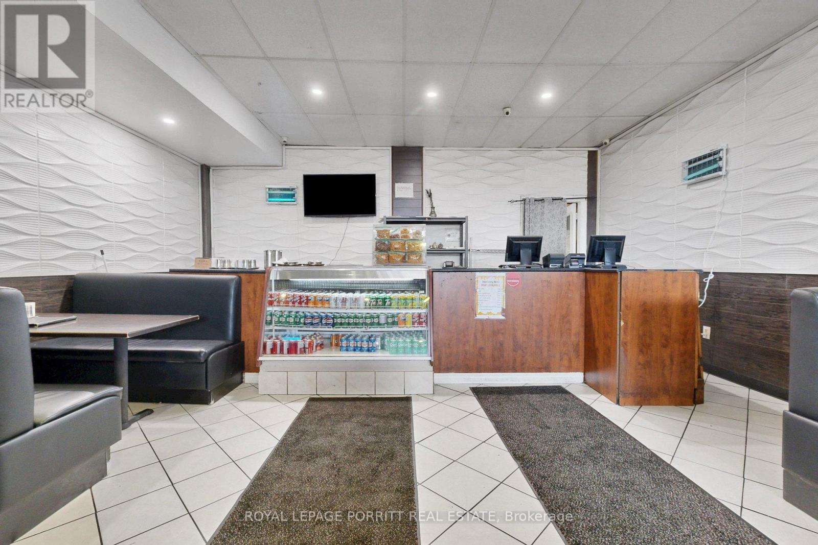 2633 Eglinton Avenue E Property Photo 6