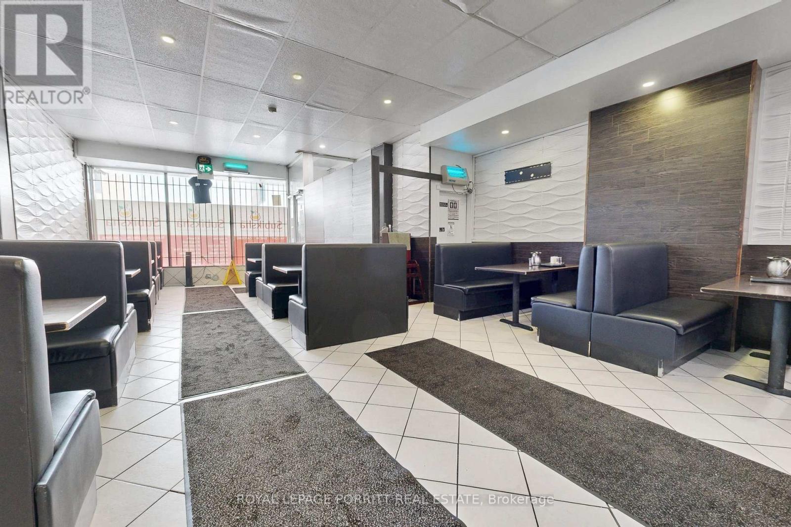 2633 Eglinton Avenue E Property Photo 7