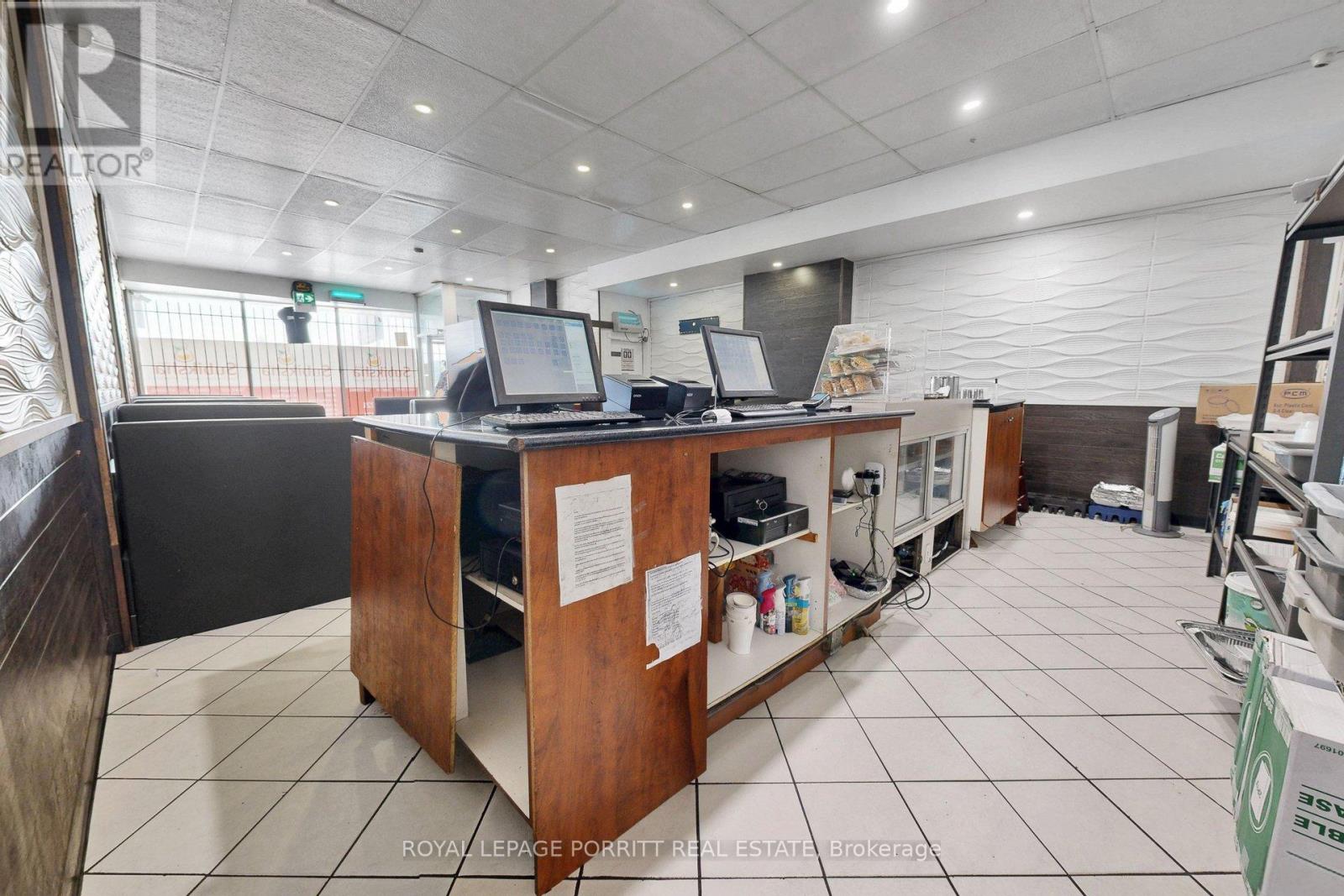 2633 Eglinton Avenue E Property Photo 9
