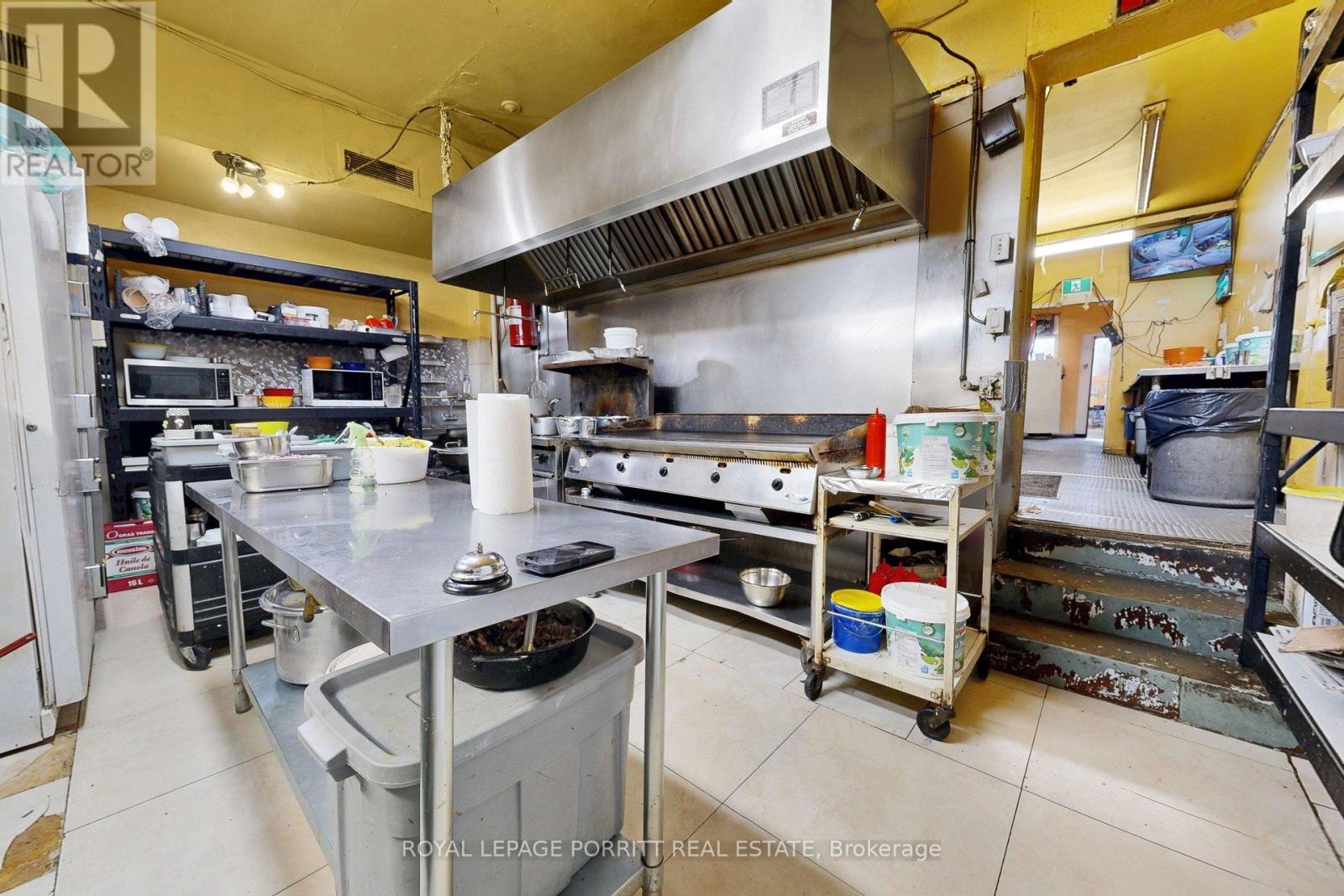 2633 Eglinton Avenue E Property Photo 11