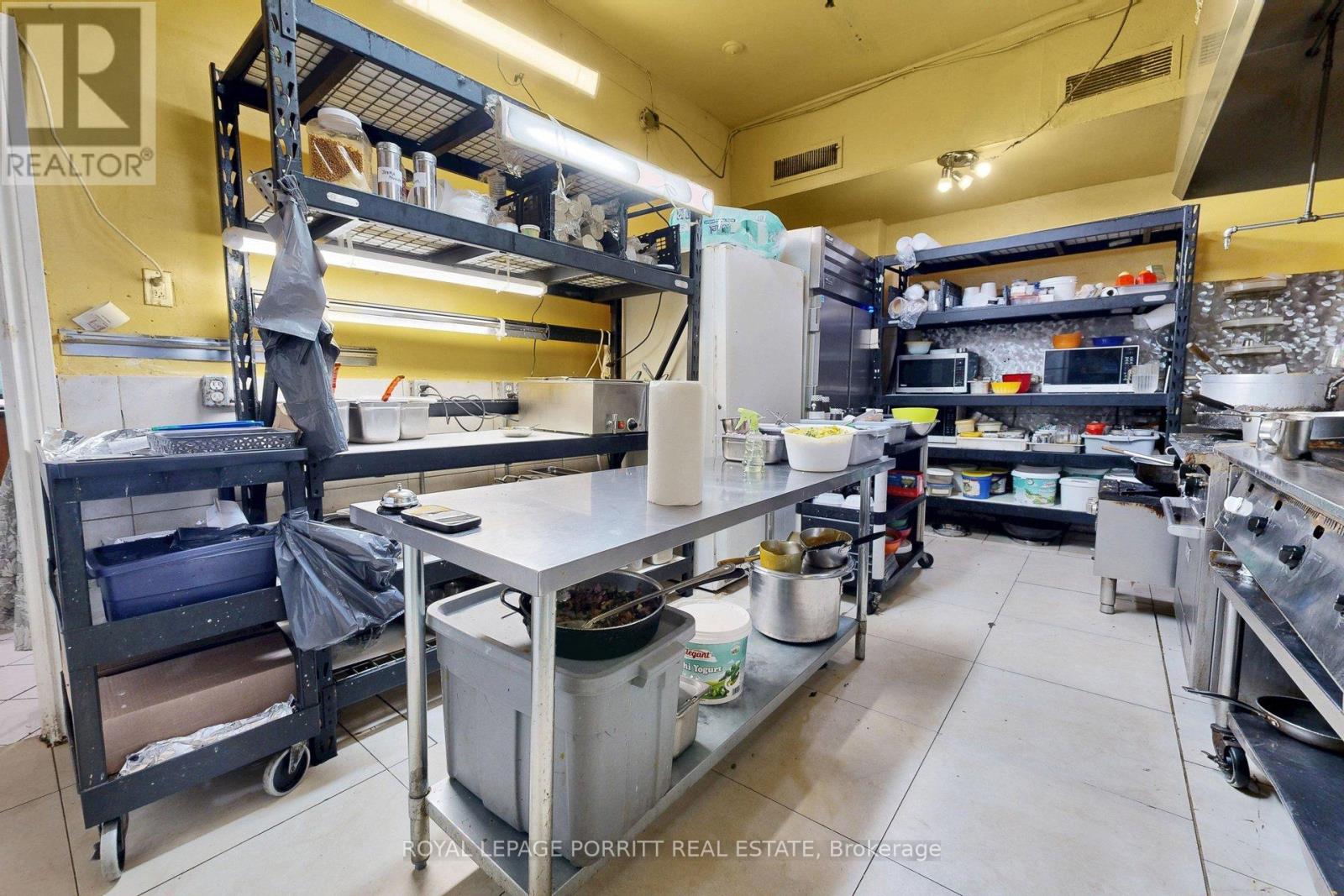 2633 Eglinton Avenue E Property Photo 12