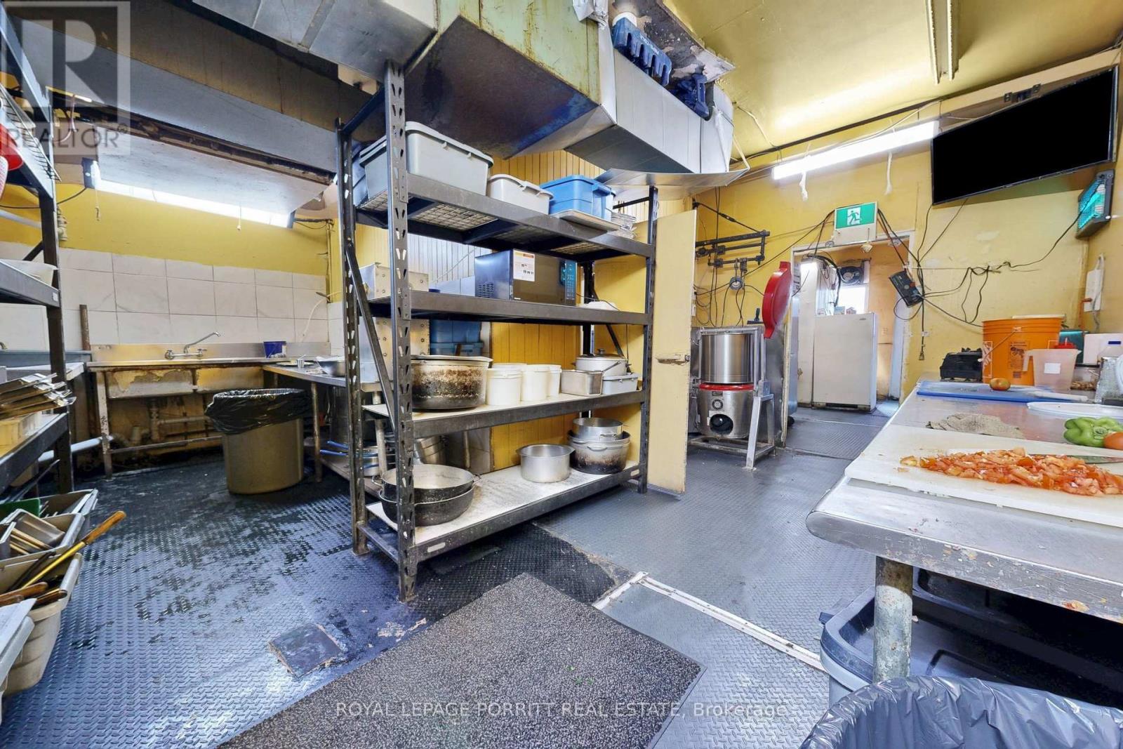 2633 Eglinton Avenue E Property Photo 15