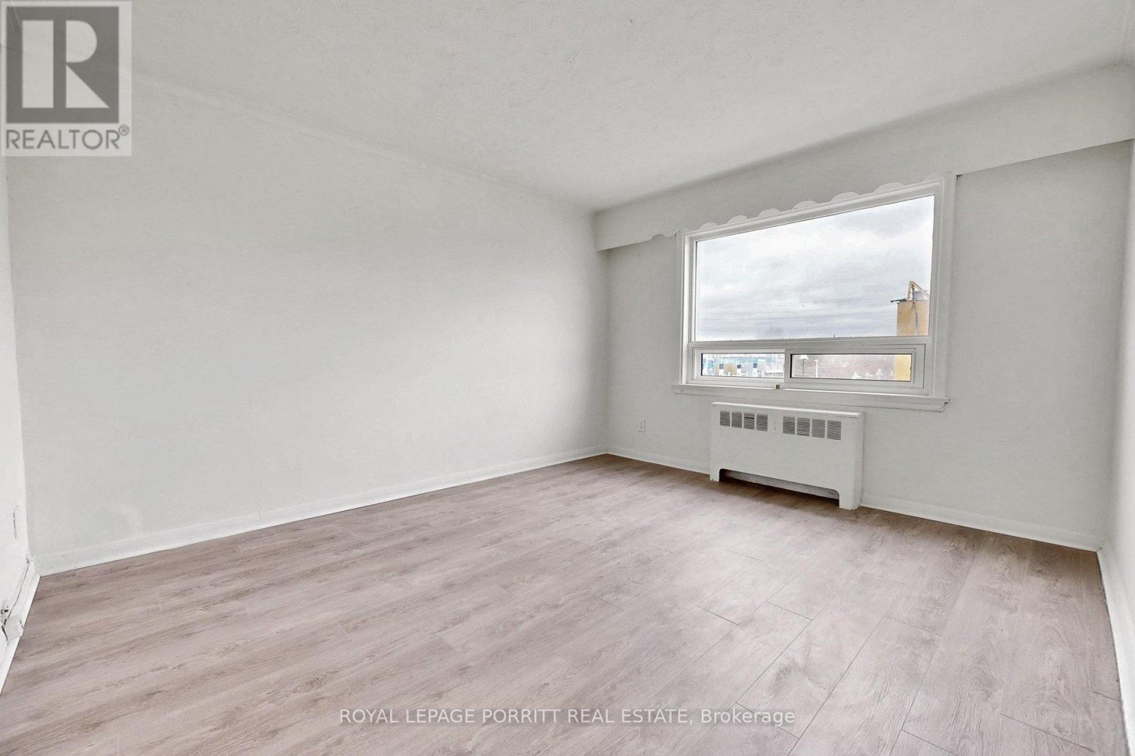 2633 Eglinton Avenue E Property Photo 21