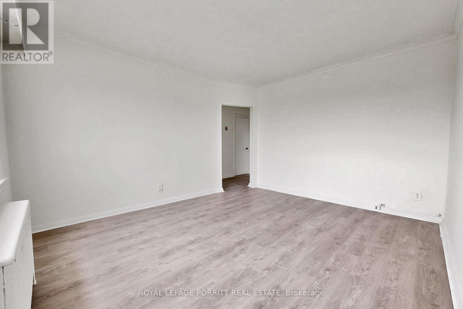 2633 Eglinton Avenue E Property Photo 23
