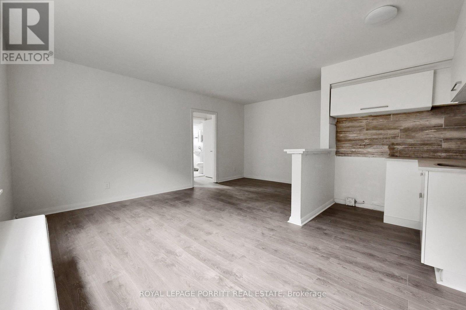 2633 Eglinton Avenue E Property Photo 34