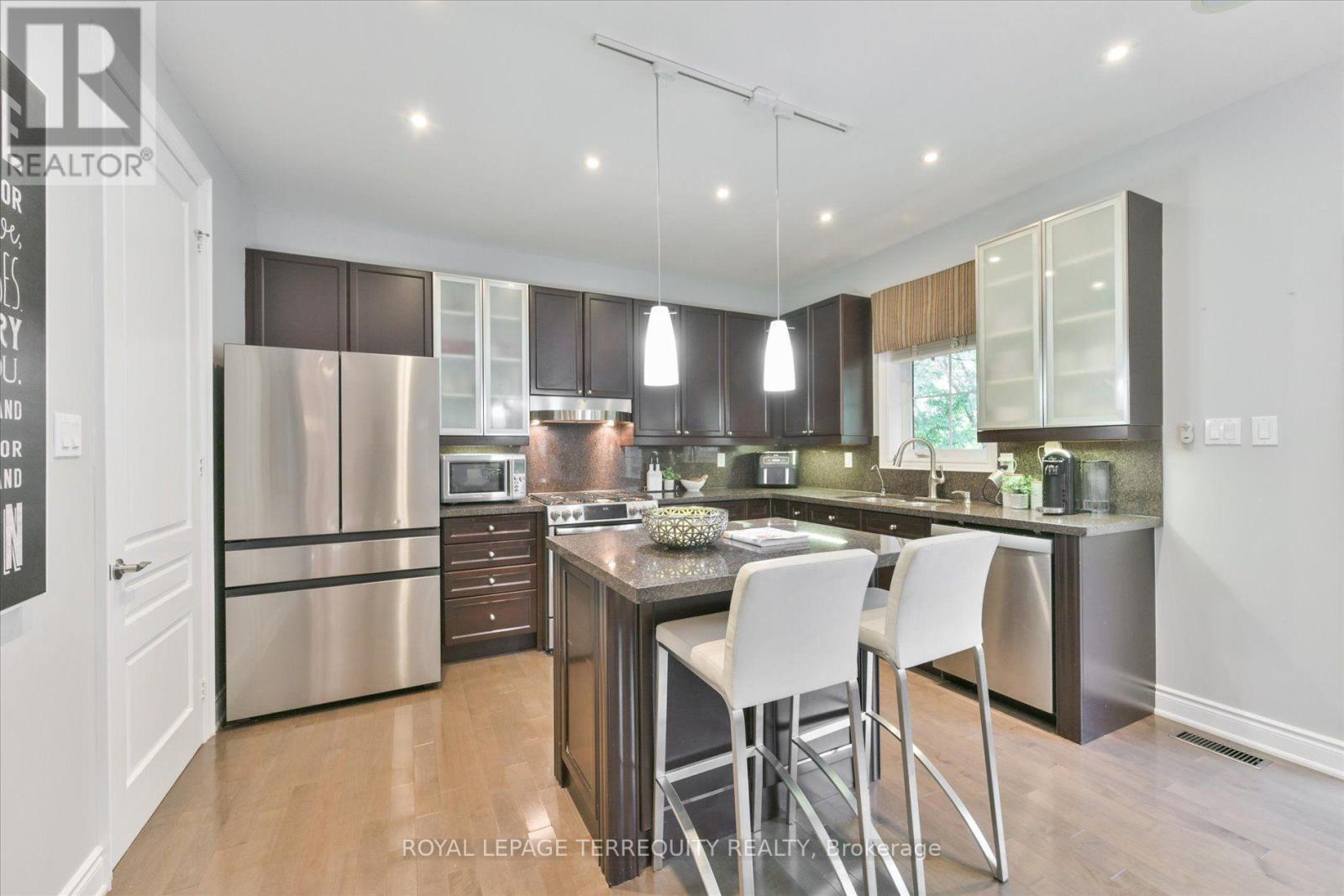 Room 1 - 55 Rushbrooke Way Property Photo 9