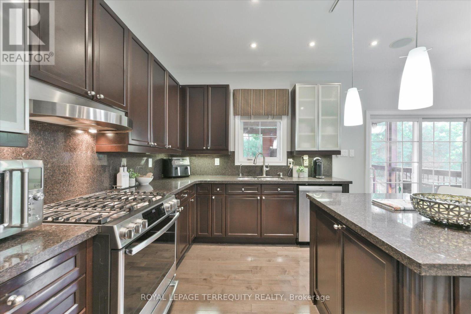 Room 1 - 55 Rushbrooke Way Property Photo 10