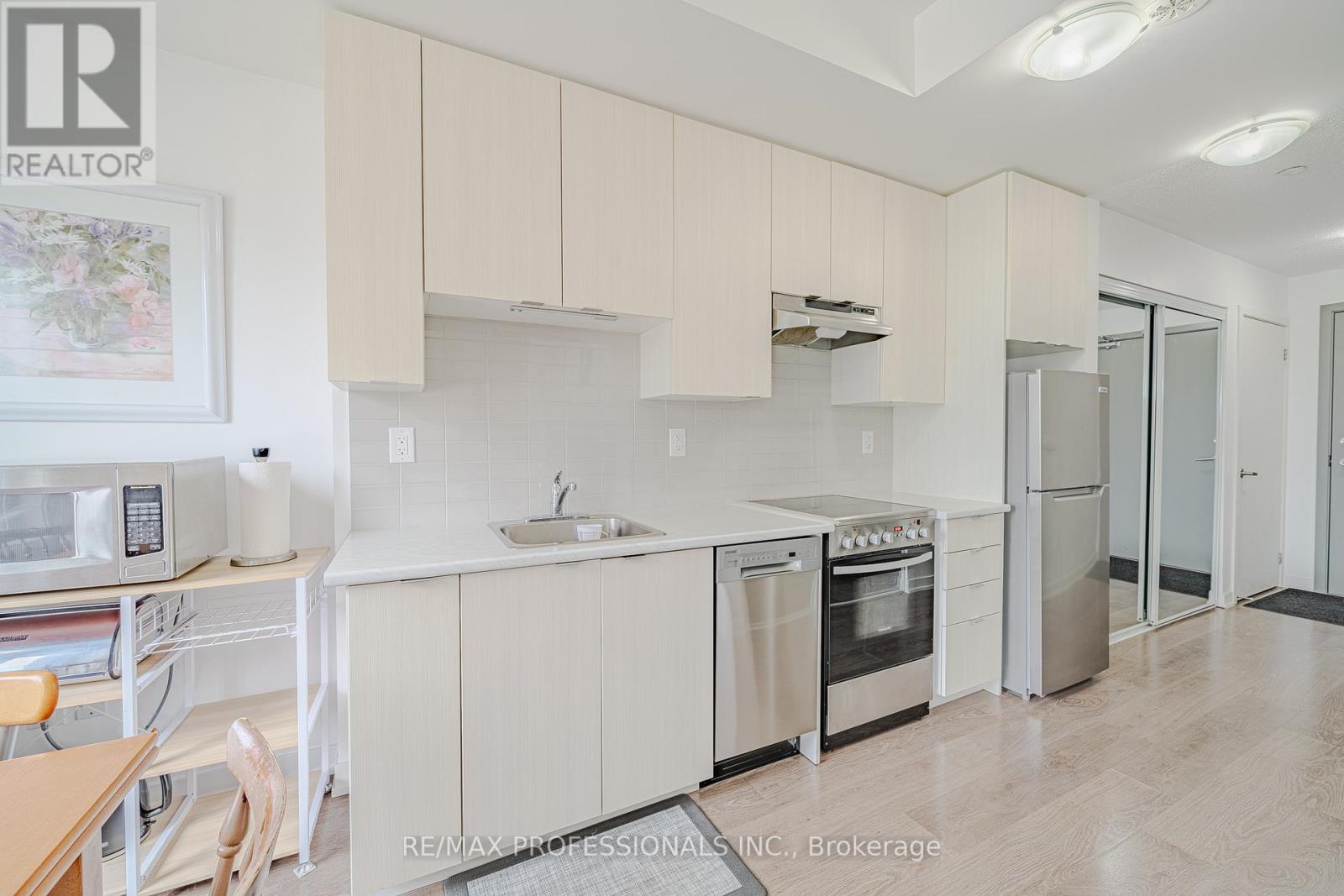 401 - 5155 Sheppard East Avenue Property Photo 8