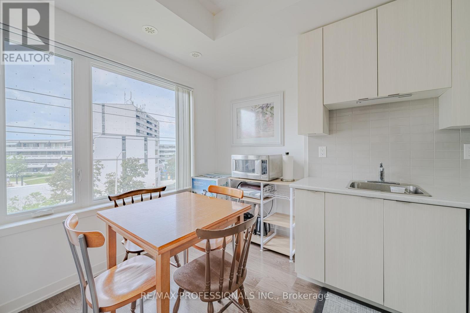 401 - 5155 Sheppard East Avenue Property Photo 9