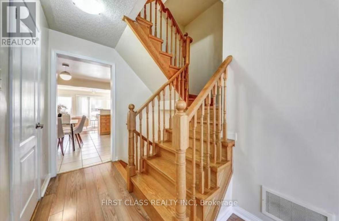 45 Cheetah Crescent Property Photo 6