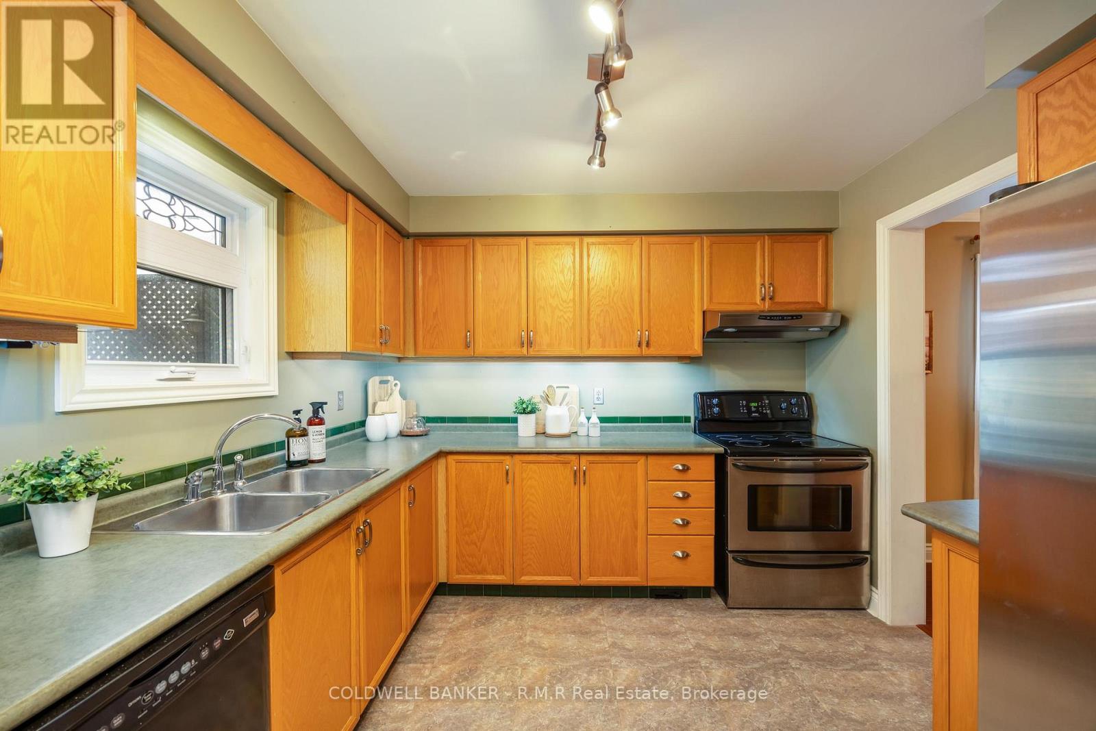 1090 Thimbleberry Circle Property Photo 3