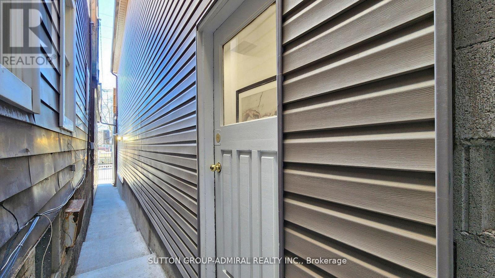 Upper 1 - 1930 Queen Street E Property Photo 2