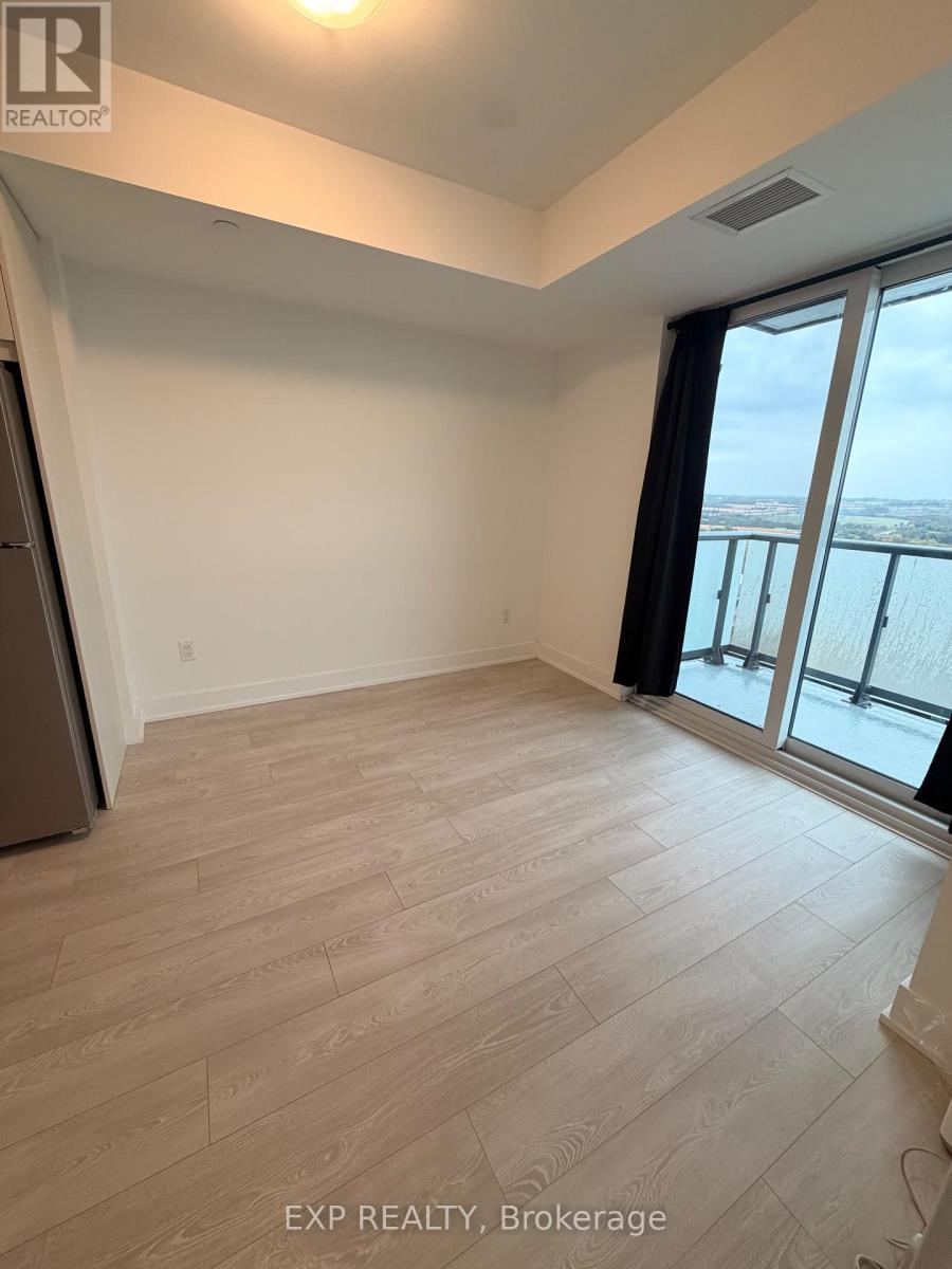 2704 - 2545 Simcoe Street N Property Photo 3