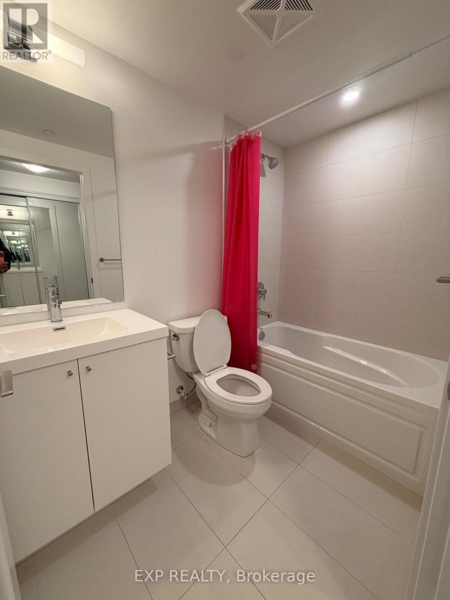 2704 - 2545 Simcoe Street N Property Photo 6