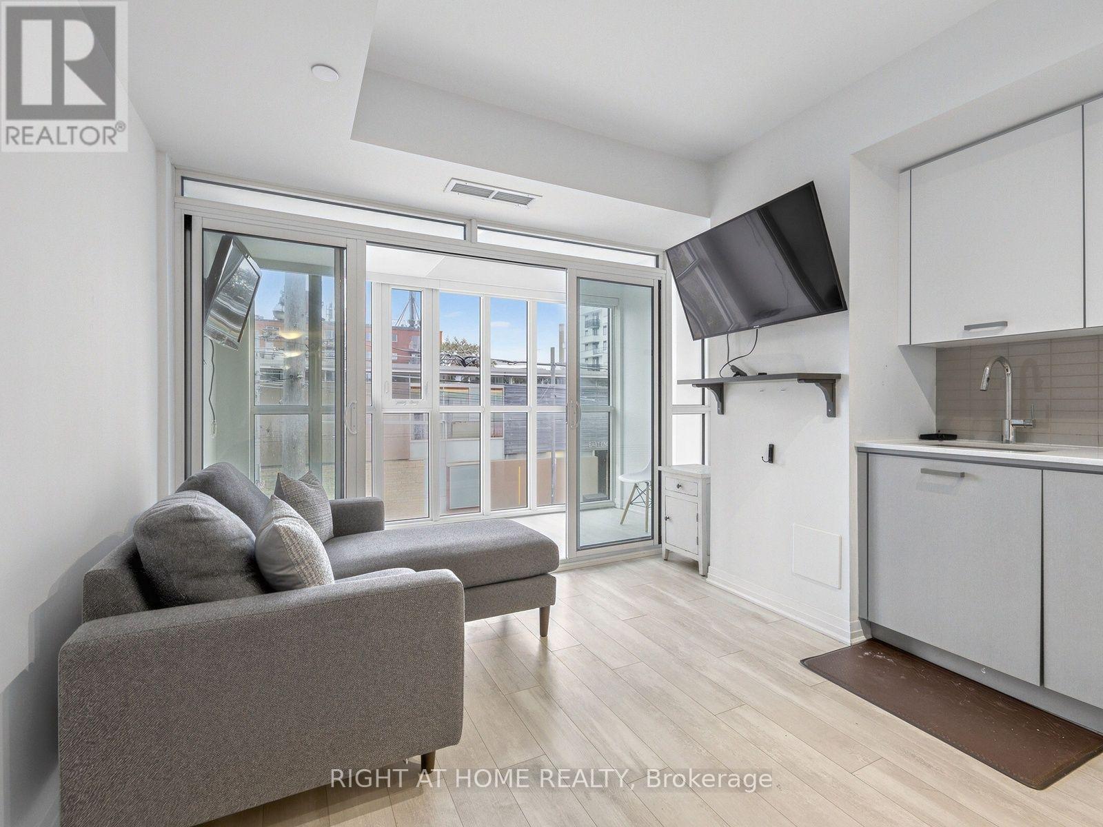 211 - 1630 Queen Street E Property Photo 2