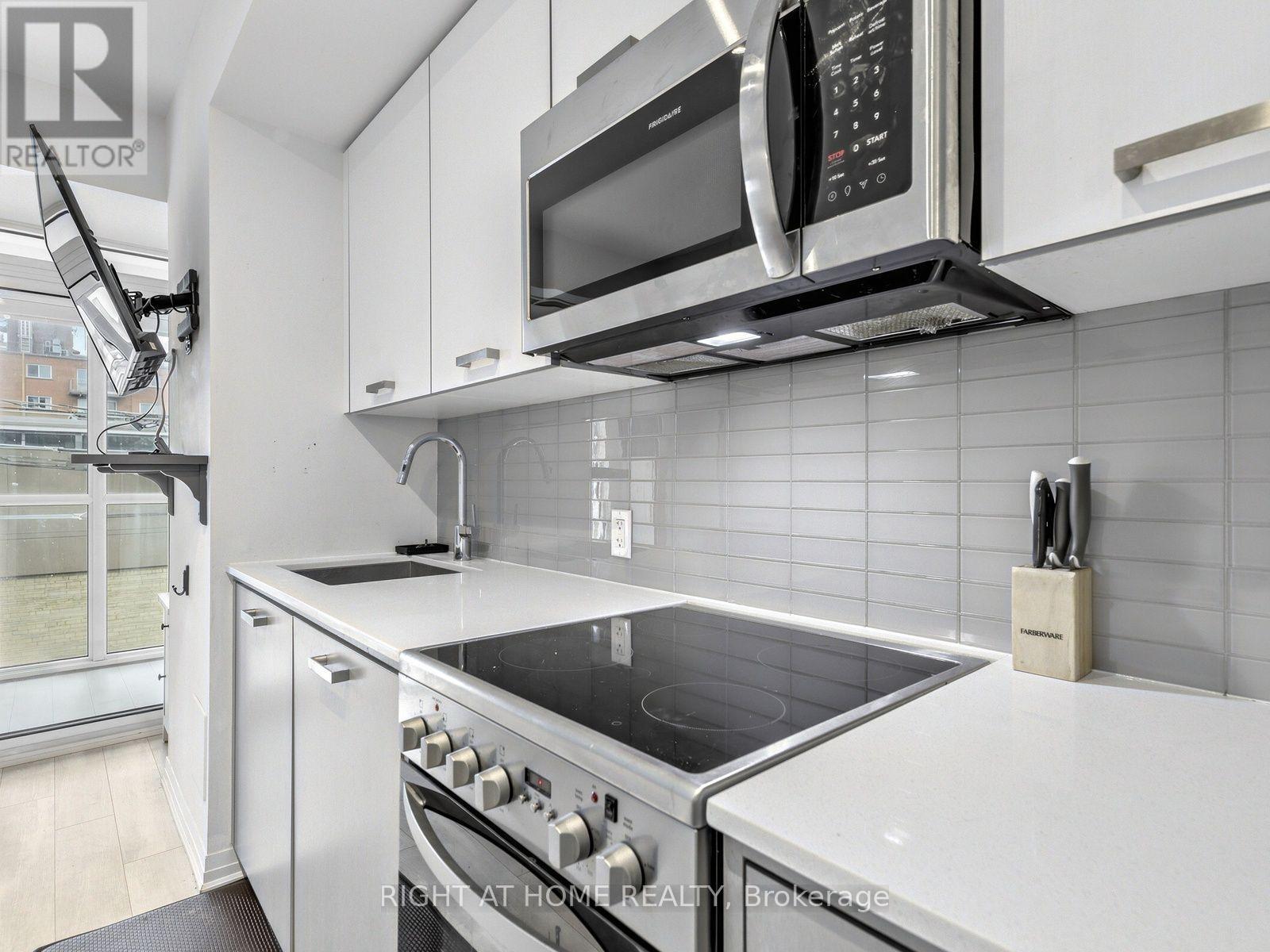 211 - 1630 Queen Street E Property Photo 8