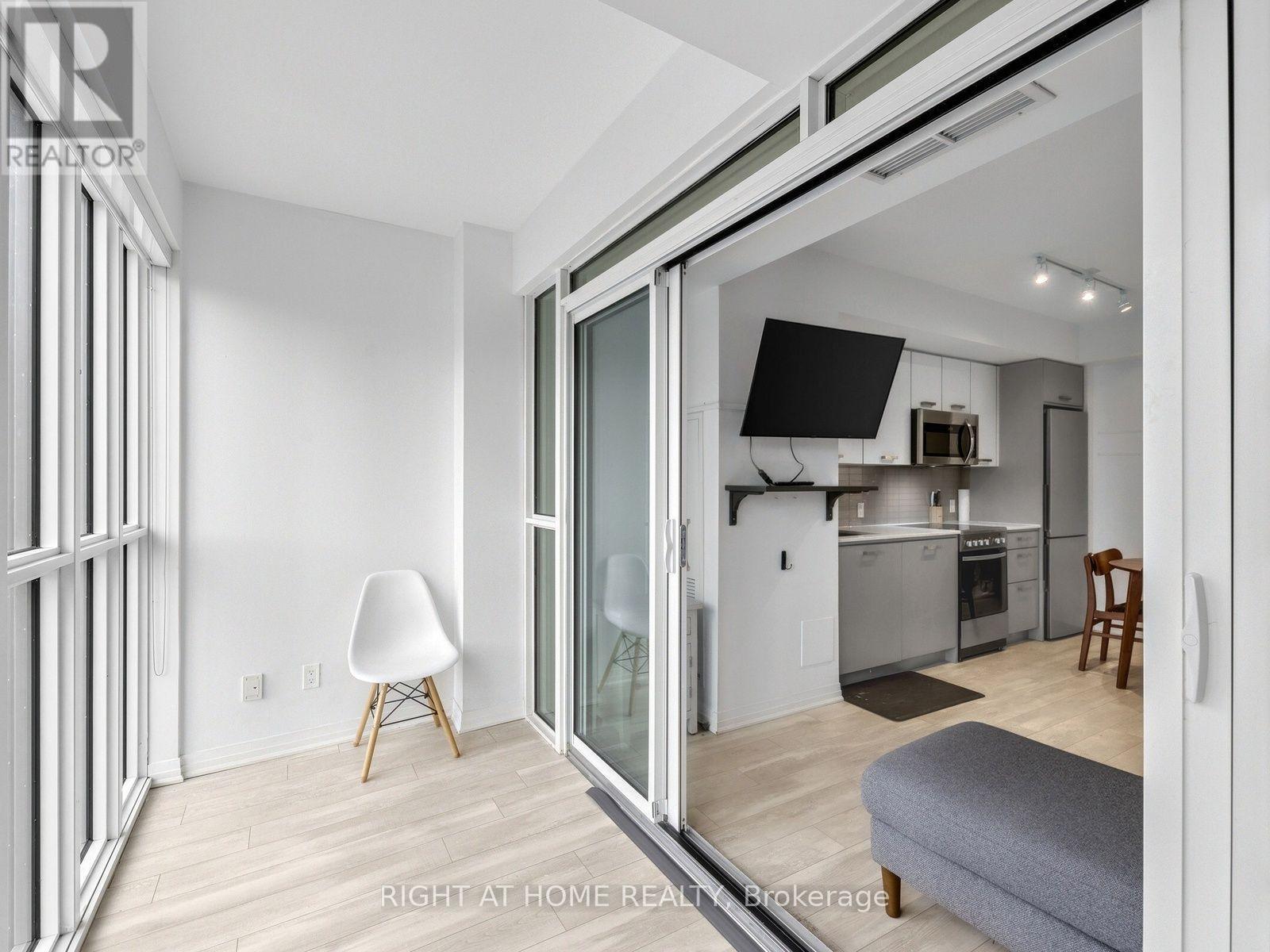 211 - 1630 Queen Street E Property Photo 17