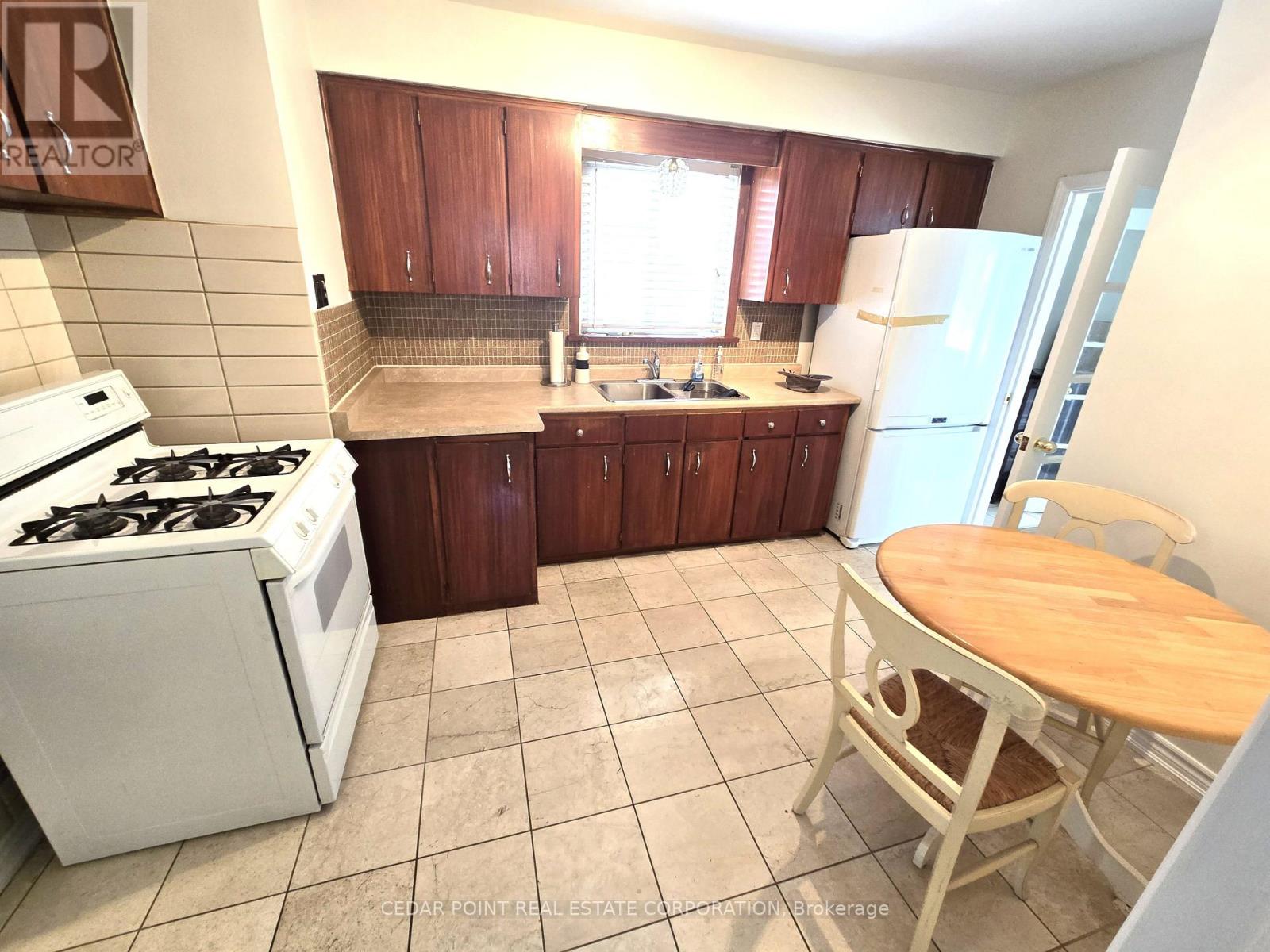44 Janet Boulevard Property Photo 6