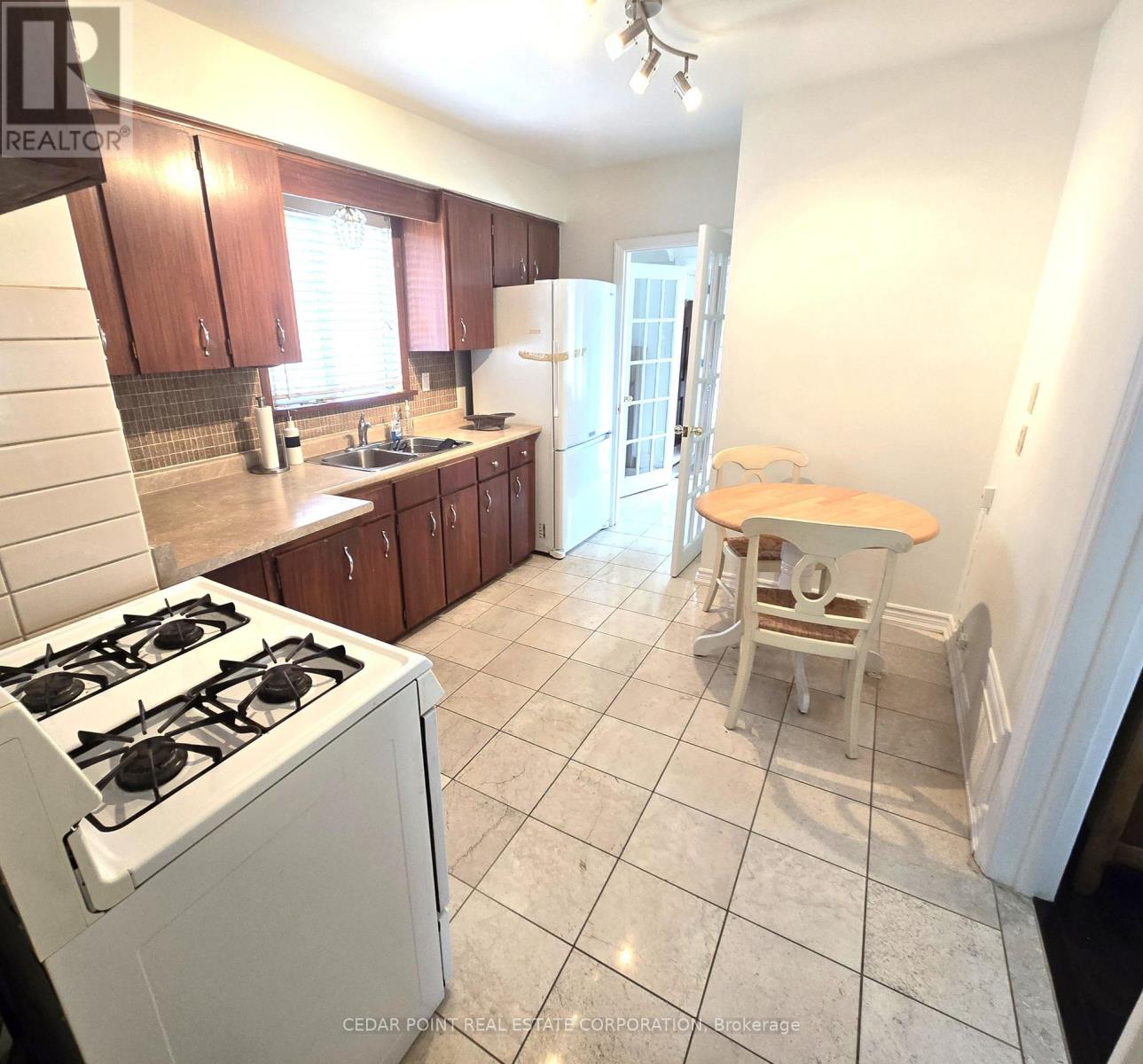 44 Janet Boulevard Property Photo 7