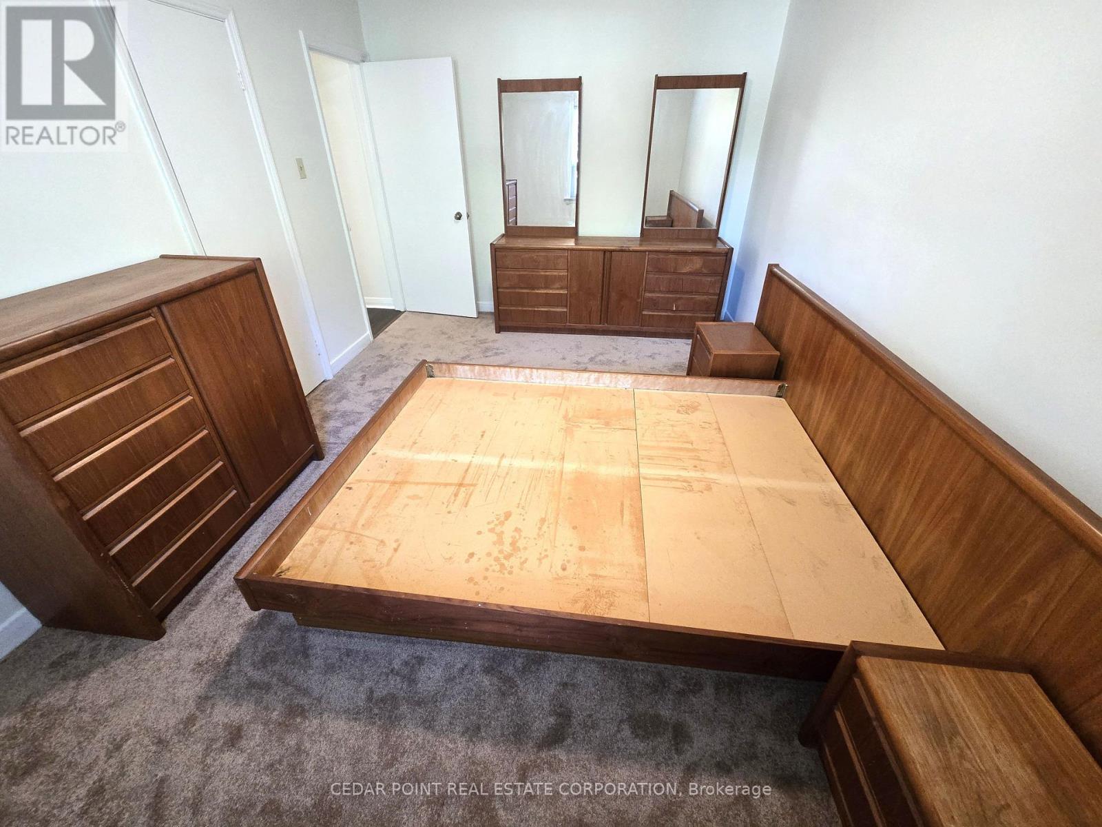 44 Janet Boulevard Property Photo 9