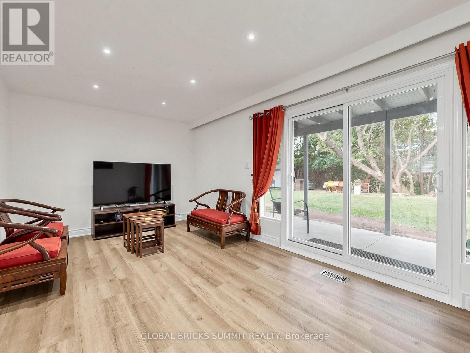 17 Amboy Road Property Photo 8